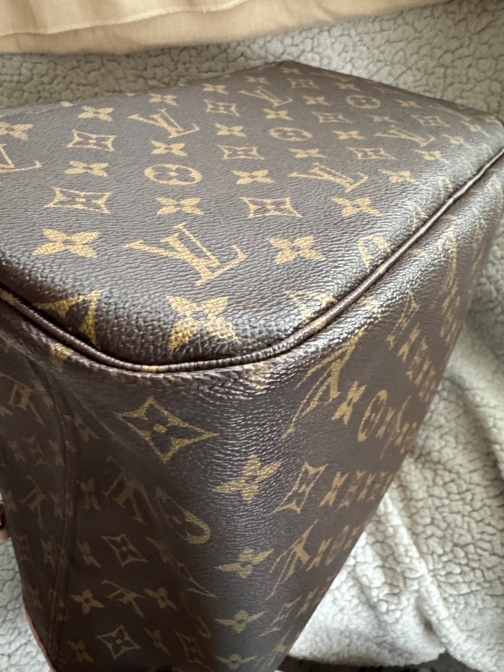 Louis Vuitton Monogram Canvas Tote MM with Pouch - Picture 7 of 15